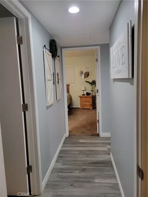Entry Way - 21535 Pine Rdg, Apple Valley, CA 92307 photo 4 of 5