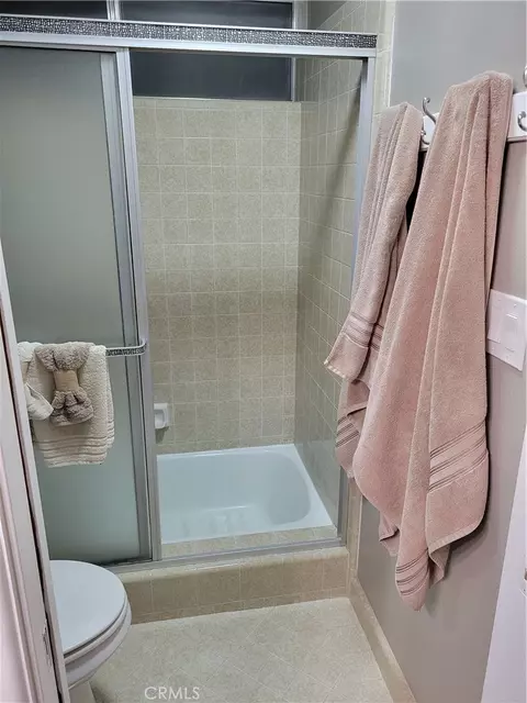 Bath - 21535 Pine Rdg, Apple Valley, CA 92307 photo 3 of 3