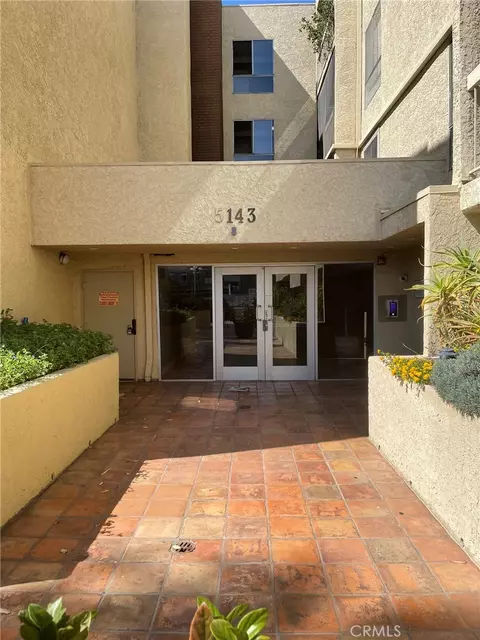 5143 Bakman #308, North Hollywood, CA 91601