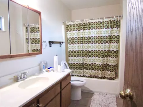Bath - 10687 Maple, Hesperia, CA 92345 photo 1 of 3