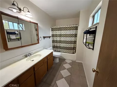 Bath - 10687 Maple, Hesperia, CA 92345 photo 2 of 3
