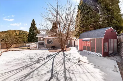 Exterior - 2400 E Canyon Dr, Wrightwood, CA 92397 photo 12 of 15