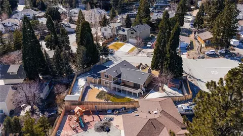 View/Area - 2400 E Canyon Dr, Wrightwood, CA 92397 photo 5 of 11