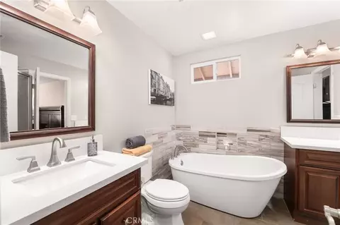 Bath - 2400 E Canyon Dr, Wrightwood, CA 92397 photo 3 of 3