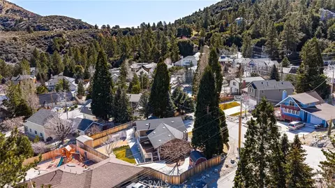 View/Area - 2400 E Canyon Dr, Wrightwood, CA 92397 photo 3 of 11