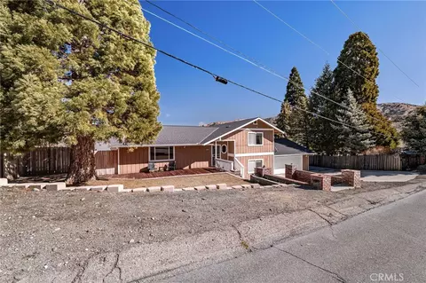 Exterior - 2400 E Canyon Dr, Wrightwood, CA 92397 photo 6 of 15