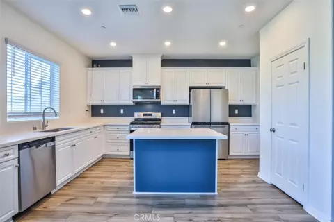 41037 Chambord Dr, Lake Elsinore, CA 92532