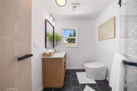 Bath - 934 E Rose Ave, Orange, CA 92867 photo 4 of 6
