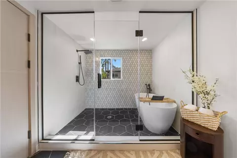 Bath - 934 E Rose Ave, Orange, CA 92867 photo 2 of 6
