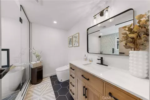 Bath - 934 E Rose Ave, Orange, CA 92867 photo 1 of 6