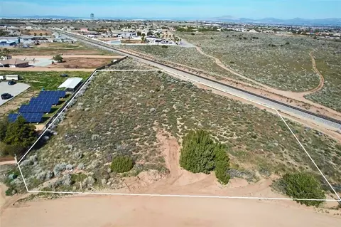 4 Whitehaven St, Oak Hills, CA 92344