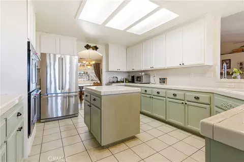 Kitchen - 7330 Smoke Tree, Phelan, CA 92371 photo 4 of 6
