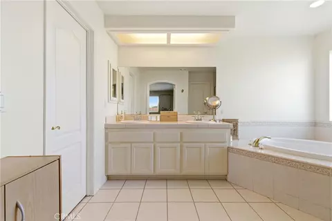 Bath - 7330 Smoke Tree, Phelan, CA 92371 photo 4 of 6