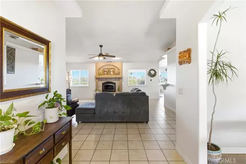 Entry Way - 7330 Smoke Tree, Phelan, CA 92371 photo 3 of 7