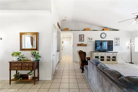 Entry Way - 7330 Smoke Tree, Phelan, CA 92371 photo 4 of 7