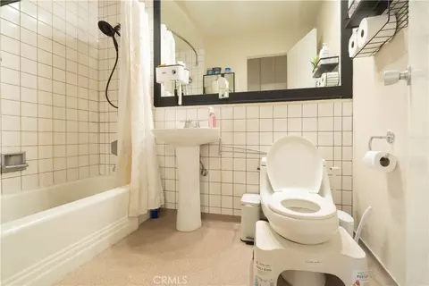 Bath - 100 Atlantic #910, Long Beach, CA 90802 photo 1 of 1
