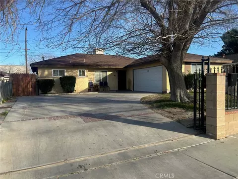 45528 3rd St E, Lancaster, CA 93535