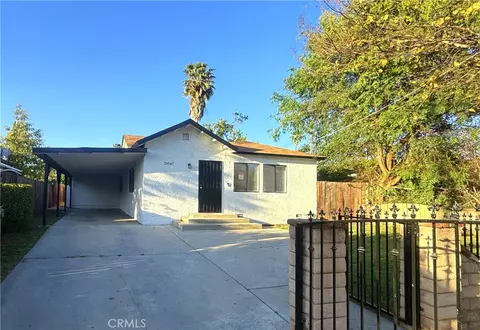 21047 Runnymede St, Canoga Park, CA 91303