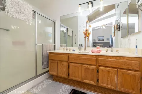 Bath - 26592 Braddock Rd, Menifee, CA 92586 photo 1 of 2