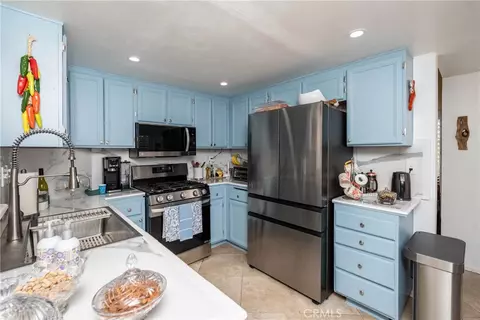 Kitchen - 26592 Braddock Rd, Menifee, CA 92586 photo 2 of 2