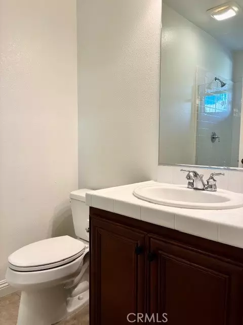 Bath - 3374 Crosspointe Ct, Simi Valley, CA 93065 photo 4 of 8