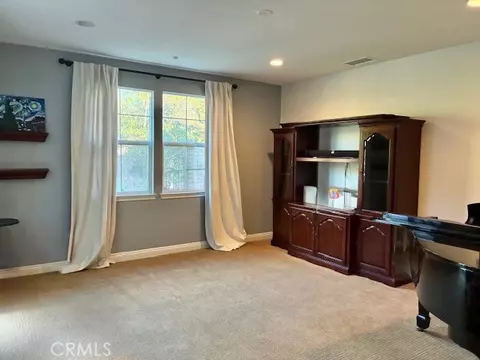 Living - 3374 Crosspointe Ct, Simi Valley, CA 93065 photo 4 of 5