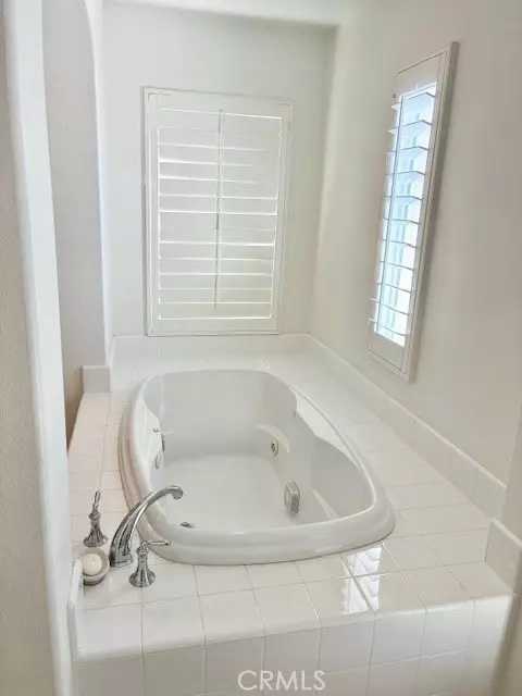Bath - 3374 Crosspointe Ct, Simi Valley, CA 93065 photo 5 of 8