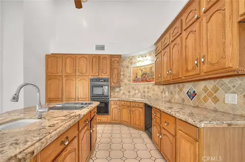 Kitchen - 9828 Flying Mane, Rancho Cucamonga, CA 91737 photo 5 of 9