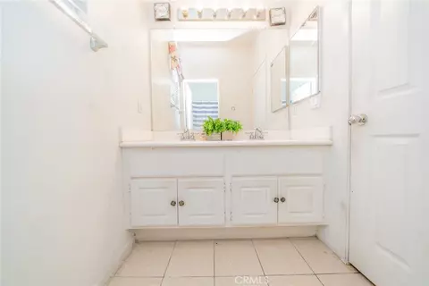 Bath - 855 Browning Ct, San Jacinto, CA 92583 photo 2 of 2