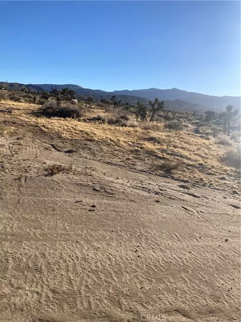 1 White Fox Trl, Phelan, CA 92371