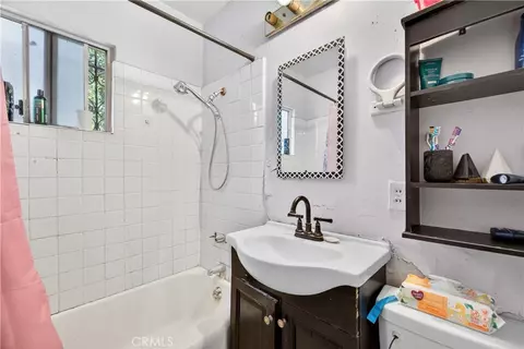 Bath - 705 S Thorson Ave, Compton, CA 90221 photo 1 of 1