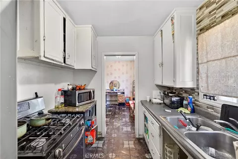 Entry Way - 705 S Thorson Ave, Compton, CA 90221 photo 2 of 2