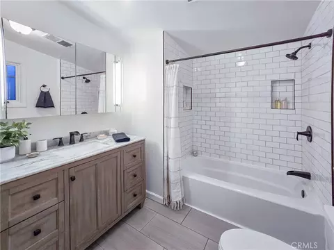 Bath - 11064 Plainview, Tujunga, CA 91042 photo 1 of 1