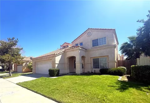 2126 Mark Ave, Palmdale, CA 93550