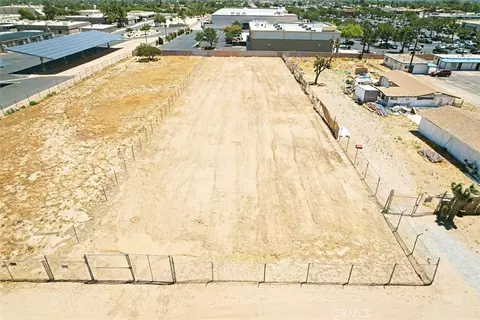 25 Tamarisk Ave, Hesperia, CA 92345