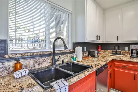 Kitchen - 24833 Matterhorn Ct, Crestline, CA 92325 photo 5 of 6