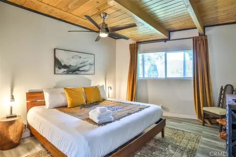 Bedroom - 24833 Matterhorn Ct, Crestline, CA 92325 photo 4 of 9