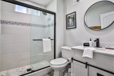 Bath - 24833 Matterhorn Ct, Crestline, CA 92325 photo 3 of 3