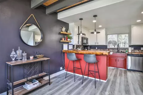 Kitchen - 24833 Matterhorn Ct, Crestline, CA 92325 photo 2 of 6