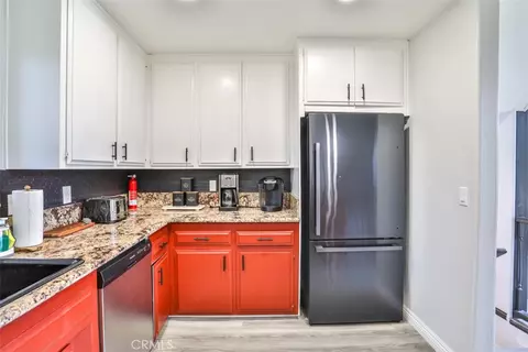 Kitchen - 24833 Matterhorn Ct, Crestline, CA 92325 photo 4 of 6