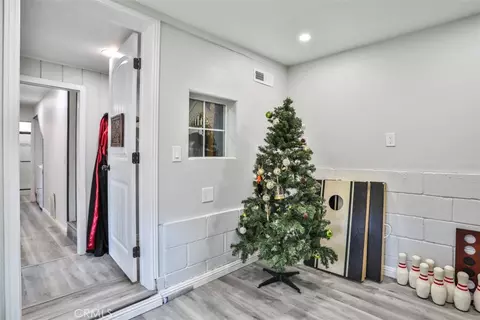 Entry Way - 24833 Matterhorn Ct, Crestline, CA 92325 photo 3 of 5