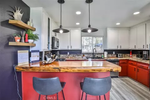 Kitchen - 24833 Matterhorn Ct, Crestline, CA 92325 photo 1 of 6