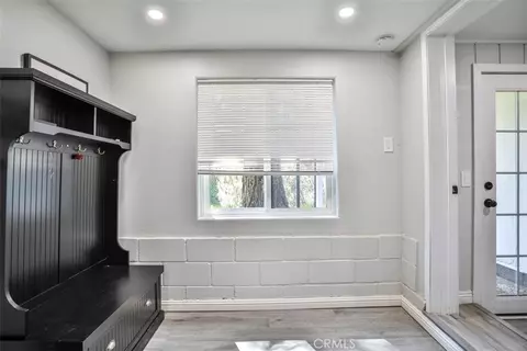 Entry Way - 24833 Matterhorn Ct, Crestline, CA 92325 photo 4 of 5