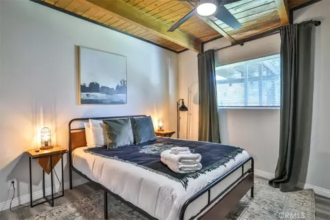 Bedroom - 24833 Matterhorn Ct, Crestline, CA 92325 photo 8 of 9