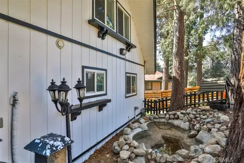 Exterior - 24833 Matterhorn Ct, Crestline, CA 92325 photo 4 of 9