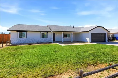 22557 Ojai Rd, Apple Valley, CA 92308