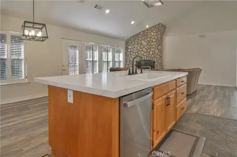Kitchen - 145 Birchwood, Lake Arrowhead, CA 92352 photo 3 of 3