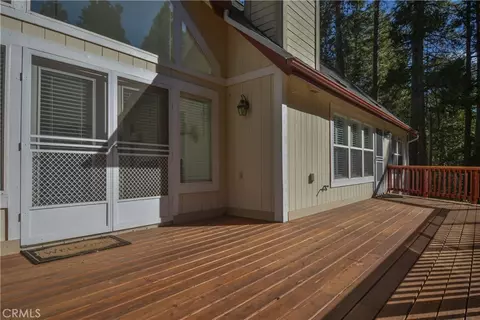 Exterior - 145 Birchwood, Lake Arrowhead, CA 92352 photo 3 of 11