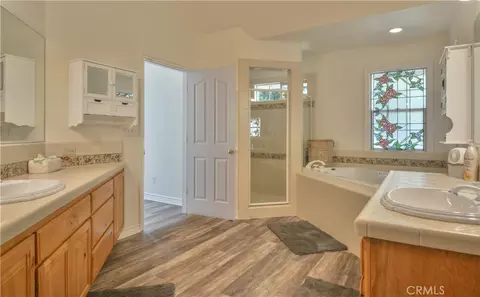 Bath - 145 Birchwood, Lake Arrowhead, CA 92352 photo 2 of 5