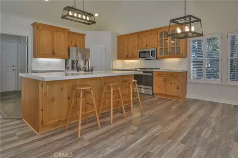Kitchen - 145 Birchwood, Lake Arrowhead, CA 92352 photo 2 of 3